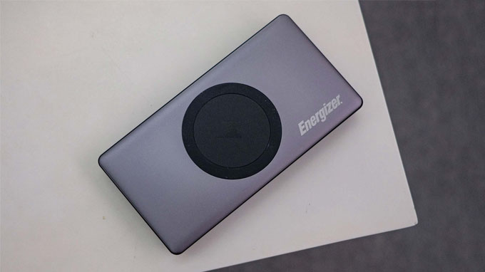 Pin dự phòng Energizer 10,000mAh QC 3.0 - QE10000CQ sở hữu thiết kế đơn giản, tiện lợi