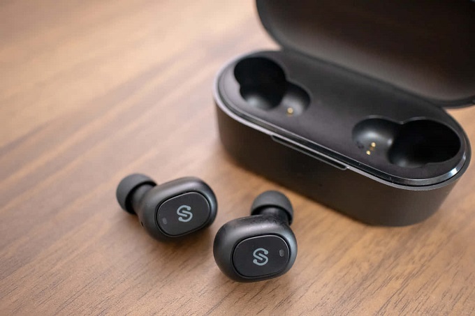 SoundPeats TrueFree Plus với kích thước tương đối lớn