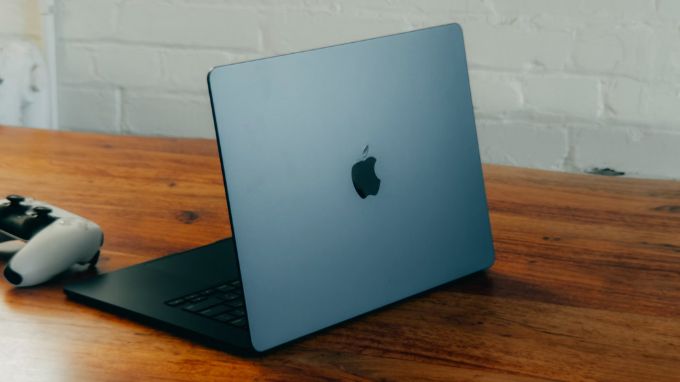 Thiết kế ngoại hình sang trọng với kích thước siêu mỏng