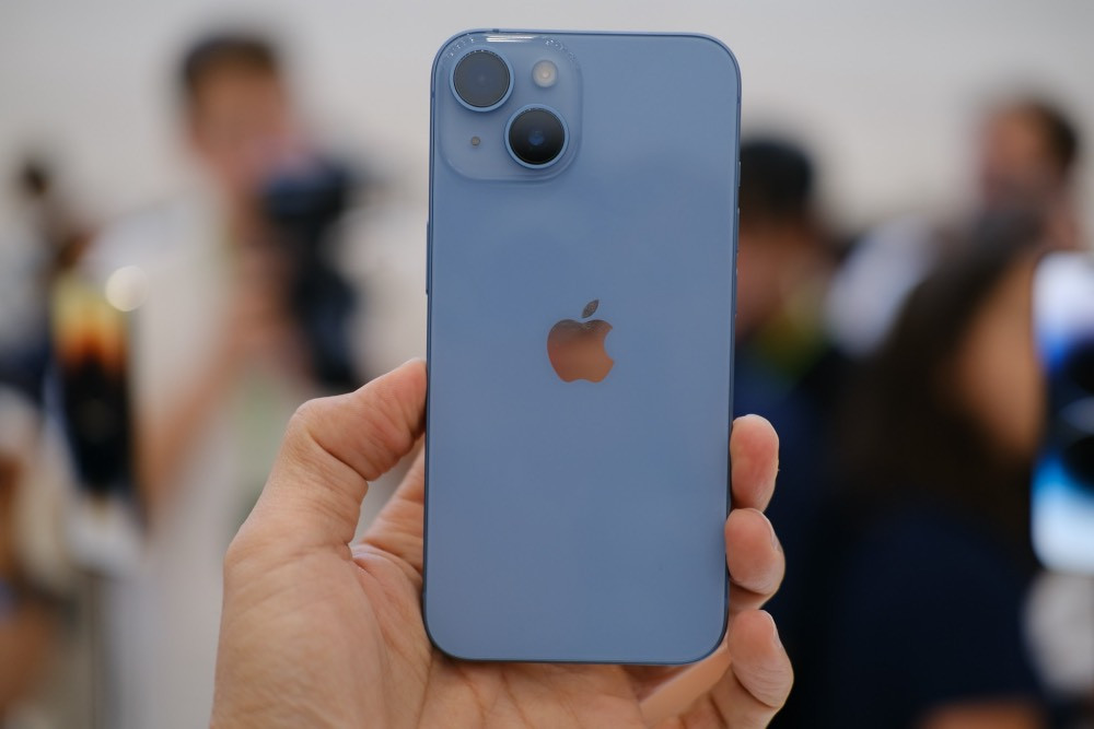 Thiết kế iPhone 14 Plus 512GB với khung nhôm và cụm camera chéo