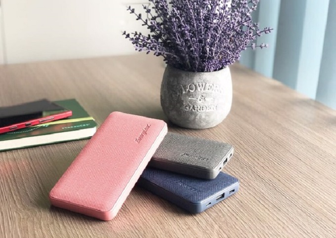 Dung lượng lên đến 10.000 mAh giúp nạp đầy pin cho thiết bị nhiều lần khi đi bên ngoài