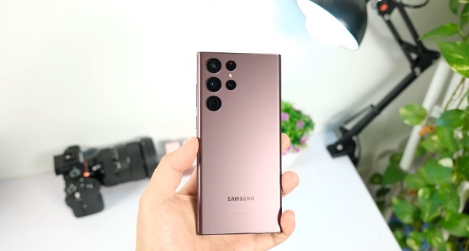 Samsung Galaxy S22 Ultra cũ thời thượng, khác biệt