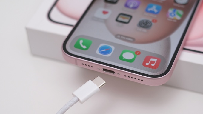 Pin của iPhone 15 Plus 128GB