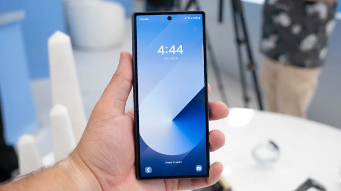 Màn hình phụ của Galaxy Z Fold 6