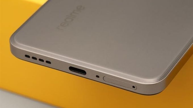 Cổng sạc của Realme 15 5G