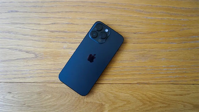 iPhone 14 Pro Max 1TB sở hữu thiết kế khung thép bền bỉ
