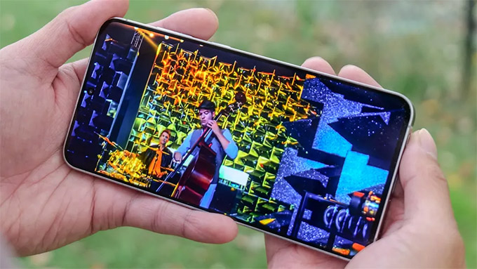 Màn hình Galaxy S25 FE sử dụng tấm nền Dynamic AMOLED 2X kích thước lớn 6.7 inch