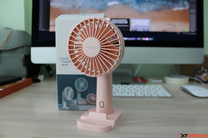 Phần chân nhỏ gọn, dễ cầm nắm và có thể tháo rời 