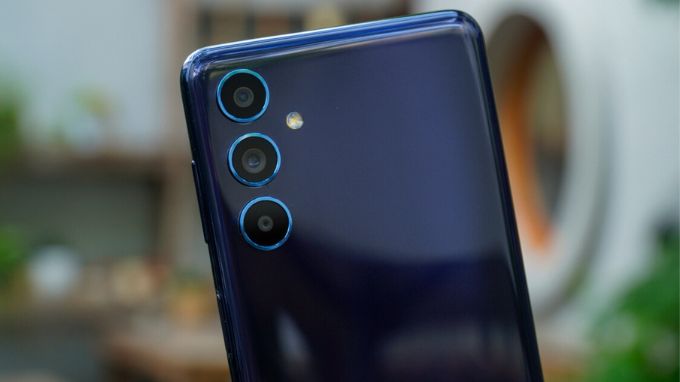 Camera 108MP với công nghệ chống rung OIS ổn định