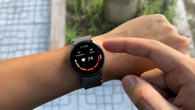 Theo dõi sức khỏe trên Samsung Galaxy Watch 7 44mm với Galaxy AI 