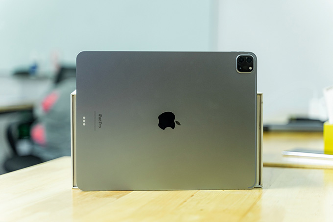 iPad Pro 2022 M2 12.9inch 256GB Wifi 5G có thiết kế tương tự như người tiền nhiệm
