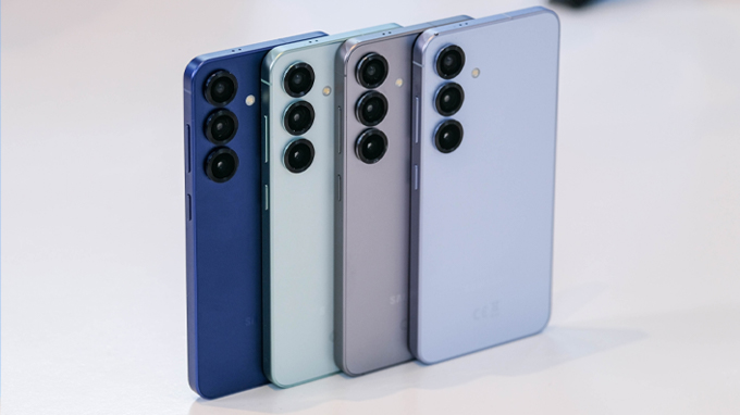 Viên pin đủ dùng, hỗ trợ sạc nhanh và sạc không dây