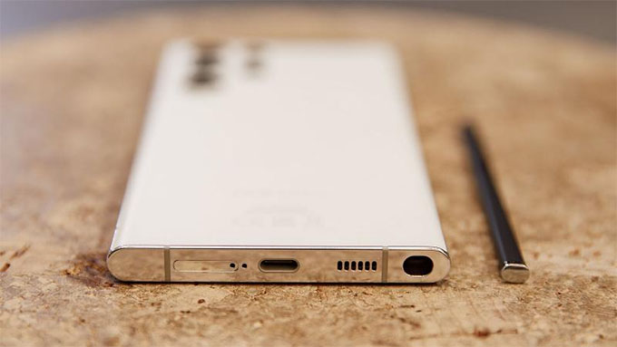 Cung cấp năng lựng hoạt động cho Galaxy S22 Ultra 128GB cũ Mỹ 