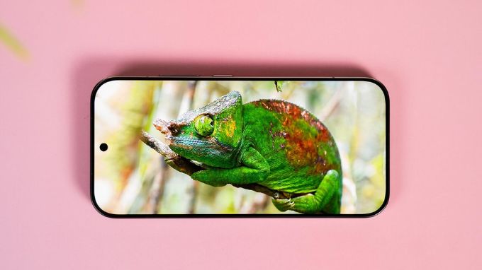 Màn hình AMOLED siêu sáng, tiết kiệm pin và hiển thị đẹp