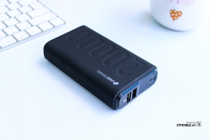 Pin sạc dự phòng nhanh Polymer 20000mAh được tích hợp 2 cổng sạc