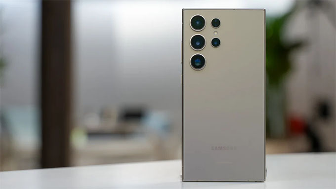 Samsung Galaxy S24 Ultra 256GB bản Mỹ cũ đi kèm với thiết kế phẳng hơn