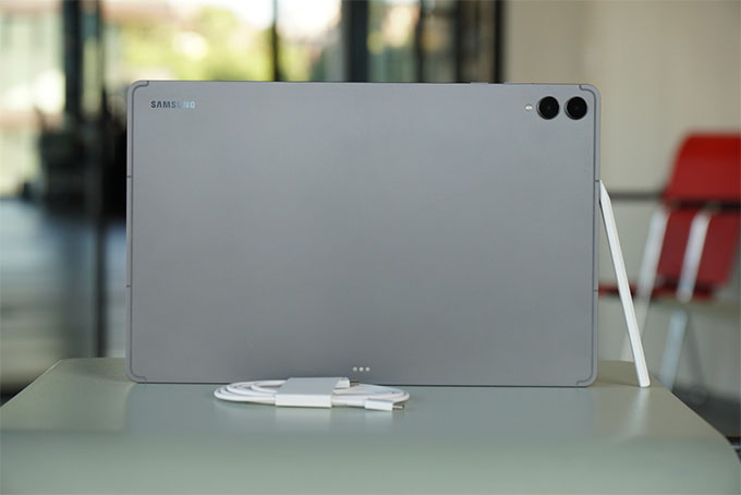 Thiết kế và trải nghiệm cầm nắm Galaxy Tab S11 Ultra
