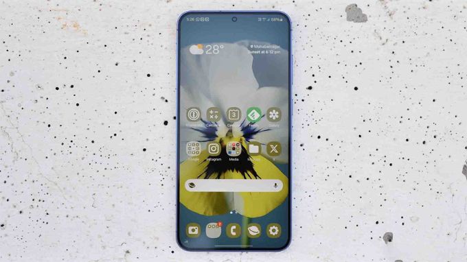 Màn hình Dynamic AMOLED 2X sắc nét với viền mỏng hơn