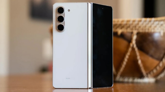 Thiết kế Samsung Galaxy Z Fold 6 1TB cao cấp với khung viền vuông vức