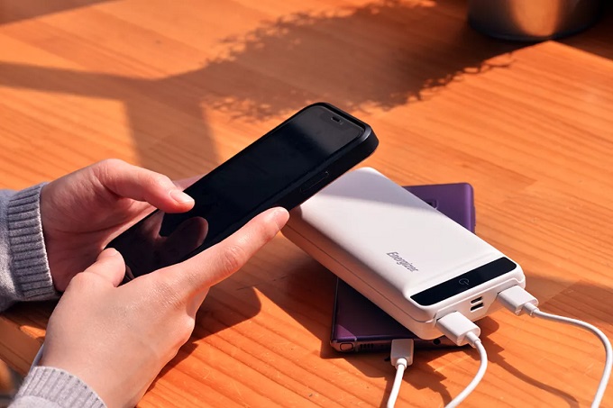 Lõi pin dự phòng Energizer 20.000mAh UE200009BK áp dụng công nghệ pin Lithium Polymer đảm bảo hiệu suất cũng như là đảm bảo an toàn cho người sử dụng cũng như là các thiết bị đang được sạc.