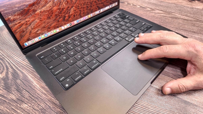 Thời lượng pin 24 giờ và công nghệ sạc nhanh