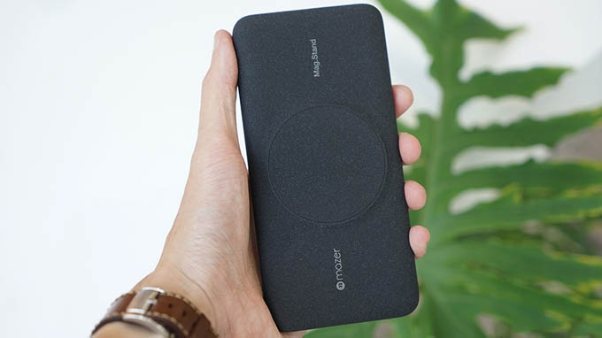 pin sạc dự phòng không dây có ngoại hình ấn tượng\