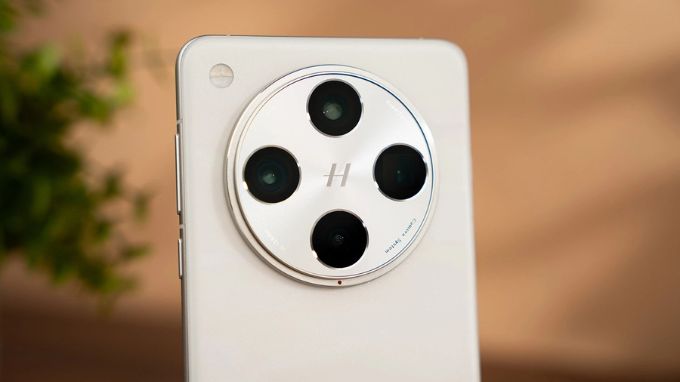 Camera 4 ống kính 50MP và selfie 32MP