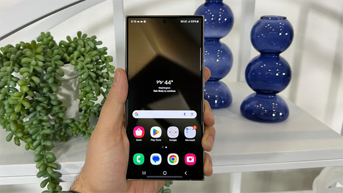 Galaxy S24 Ultra 1TB đi kèm màn hình hiển thị xuất sắc