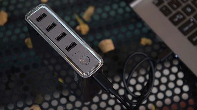 Hỗ trợ 4 cổng output vì vậy có thề sạc 4 thiết bị cùng lúc