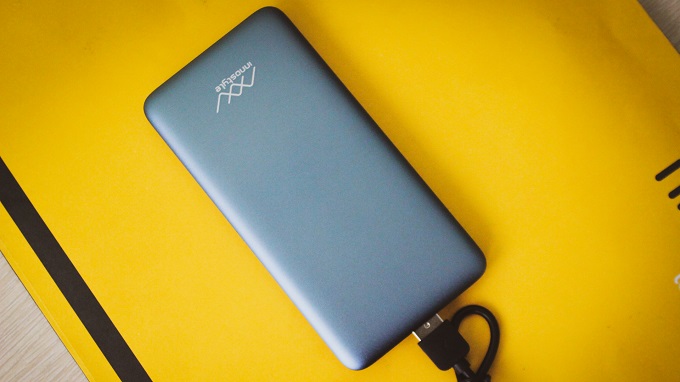 Pin Innostyle Powergo Pro 10.000mAh có thiết kế đơn giản, sang trọng
