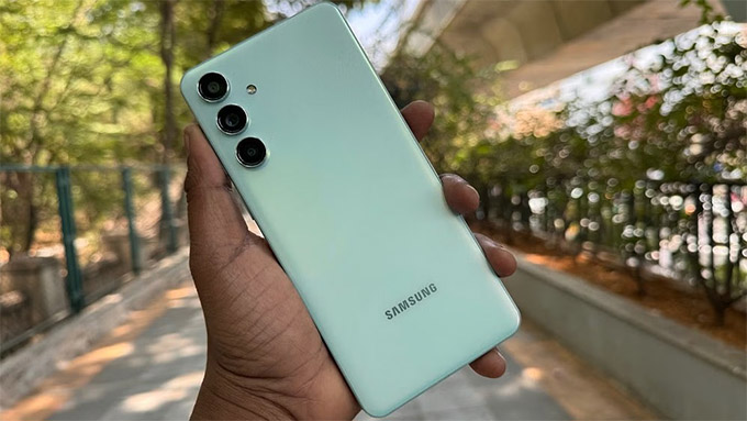 Samsung Galaxy M55 nổi bật trong phân khúc tầm trung với vẻ ngoài cuốn hút