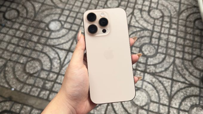 Mức giá iPhone 16 Pro Max 1TB cũ 97% thấp hơn đáng kể so với máy mới​