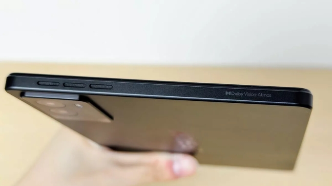 Legion Y700 2025 được trang bị viên pin dung lượng 6550mAh