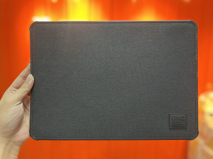 tui-chong-soc-vai-uniq-dfender-tough-macbook-air-pro-13inch-hinh-anh-gia-re