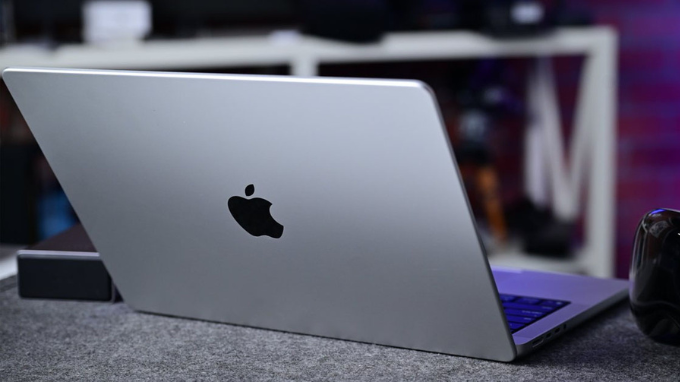 Đa nhiệm mượt mà với RAM 36GB và SSD 2TB tốc độ cao