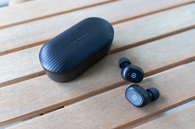 Chất âm ổn, khả năng kết nối tốt và cảm giác đeo chắc chắn