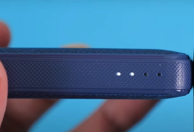 Pin được tích hợp dải đèn LED giúp thông báo tình trạng pin