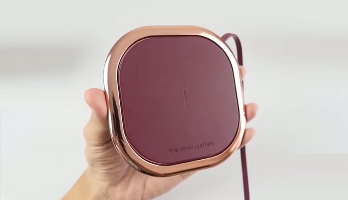 MiPow Power XCube BTC500 được hoàn thiện từ chất liệu da thật cùng viền kim loại sang trọng